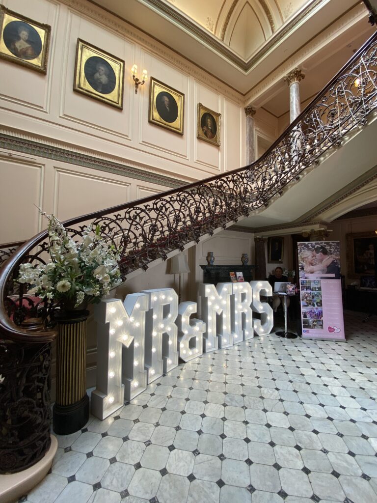 mr&mrs sign
